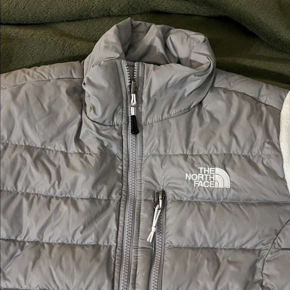 The North Face Two-Tone Gray and White Jacket - Picture 6 of 8